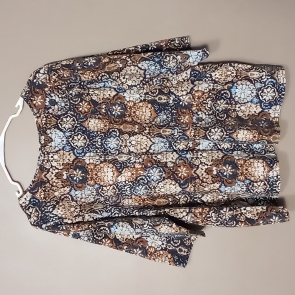 Catherines Petite Patterned Blouse 1X 18/20 WP - Picture 2 of 5